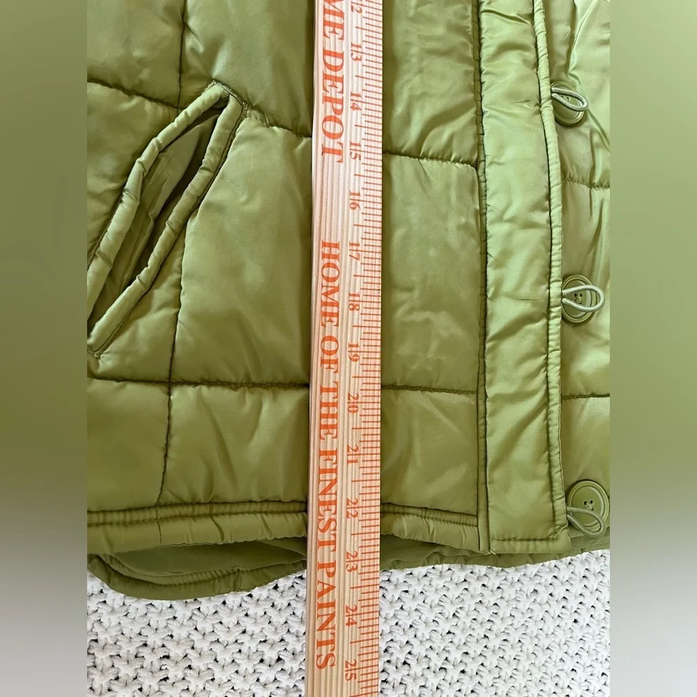 Studio Works Women's Green Puffer Vest, Zippered & Button Down, Pockets; Size LP